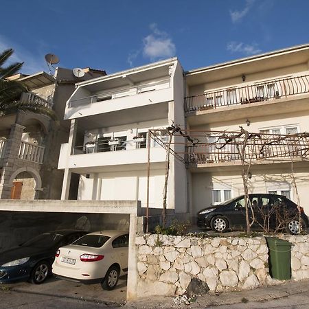 Apartment Mate Omis Bagian luar foto