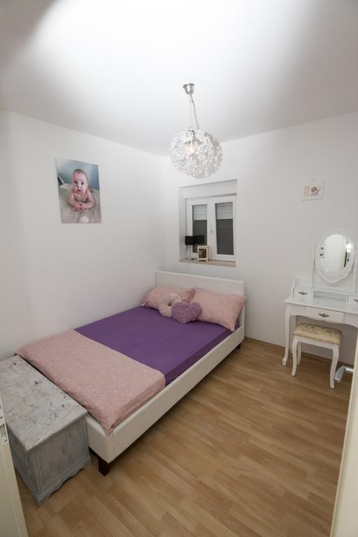 Apartment Mate Omis Bagian luar foto