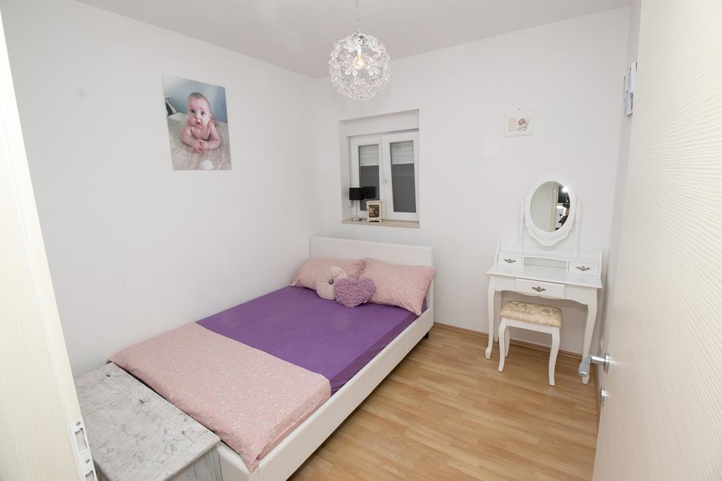 Apartment Mate Omis Bagian luar foto