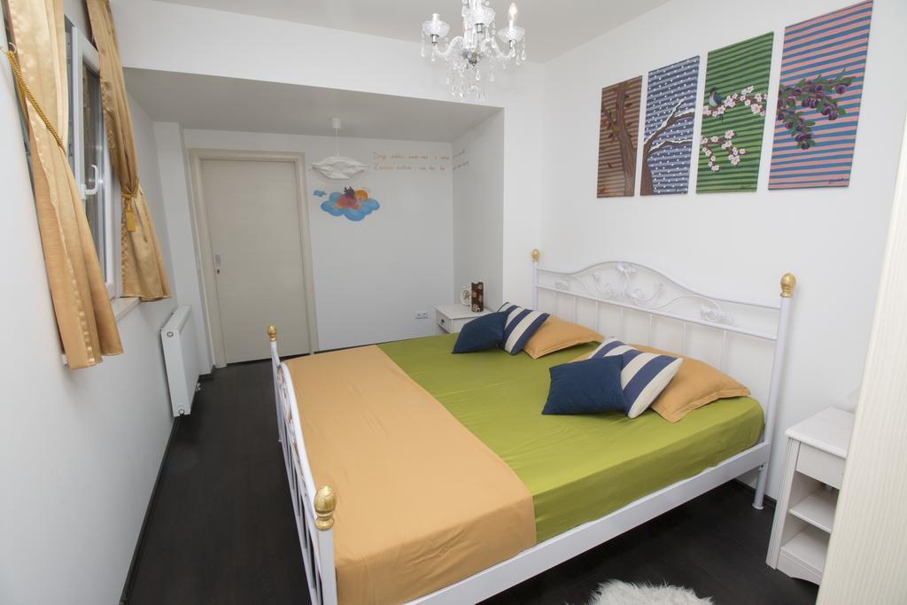 Apartment Mate Omis Bagian luar foto