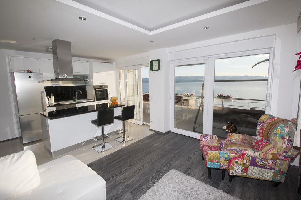 Apartment Mate Omis Bagian luar foto
