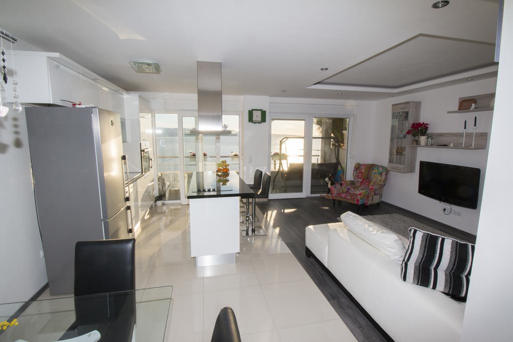 Apartment Mate Omis Bagian luar foto